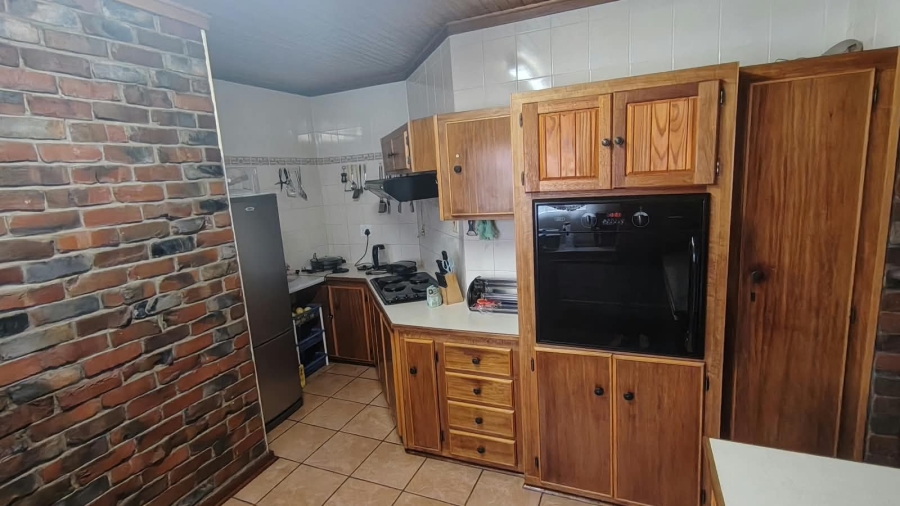 4 Bedroom Property for Sale in Pellissier Free State